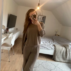 Loungetröja till ett set - Myströja till ett set