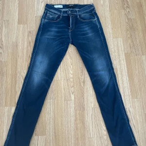 Replay jeans - Hej! Säljer nu replay jeans som är i ett perfekt skick. De är nästan som nya. Hör av dig vid eventuella frågor!