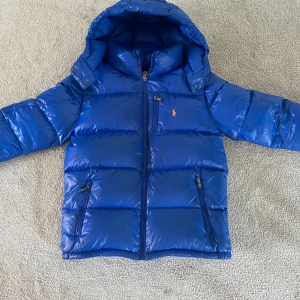 Polo Ralph Lauren jacka - Säljer nu denna snygga Ralph Lauren jacka 🙌 mitt pris är 1849