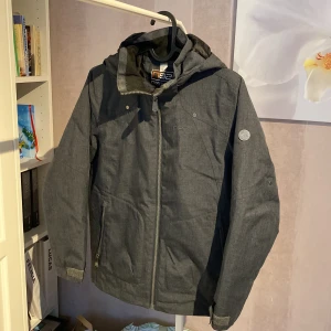 Vinter jacka  - Höst/vinter jacka Frakt tillkommer 