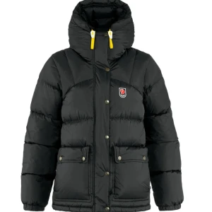 Fjällrävenjacka - Intressekoll på min fina fjällrävenjacka! Har blivit intresserad av att köpa en annan färg och vill därav sälja min svarta isåfall. Superfint skick på jackan och vid intresse av egna bilder är det bara att skriva!❤️🥰