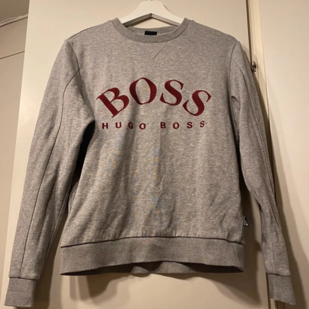 Hugo boss tröja i storlek xs. Mycket bra skick.. Tröjor & Koftor.