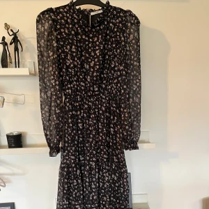 Långklänning  - Storlek xs. Aldrig använd tror jag. 