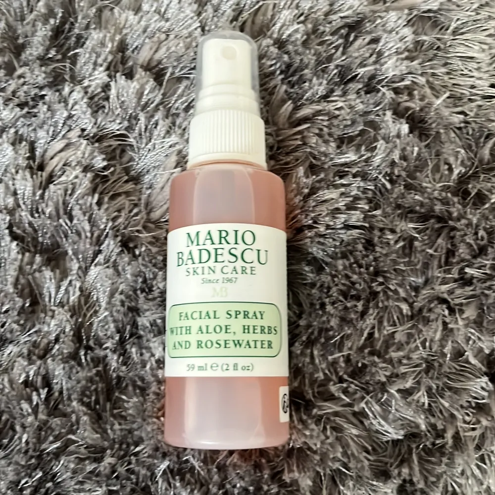 säljer min mario badescu spray som jag köpte i somras! Knappt använt den. köptes för 100 kr säljer för 50!💕. Skönhet.