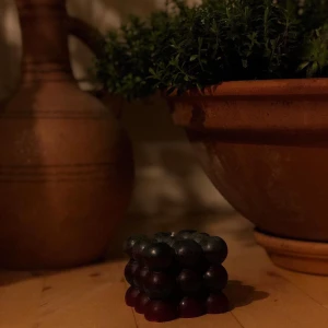 Bubble Candle två färgad  - En väldigt vacker två färgad ljus som är otroligt mysig att ha hemma bland juldekorationen. 🎄❄️  Tillgängliga dofter: Finns som inlägg   Pris med doft: 126kr   Vikt: 80g  Psst…vid önskemål finns möjlighet för upphämtning/träff!