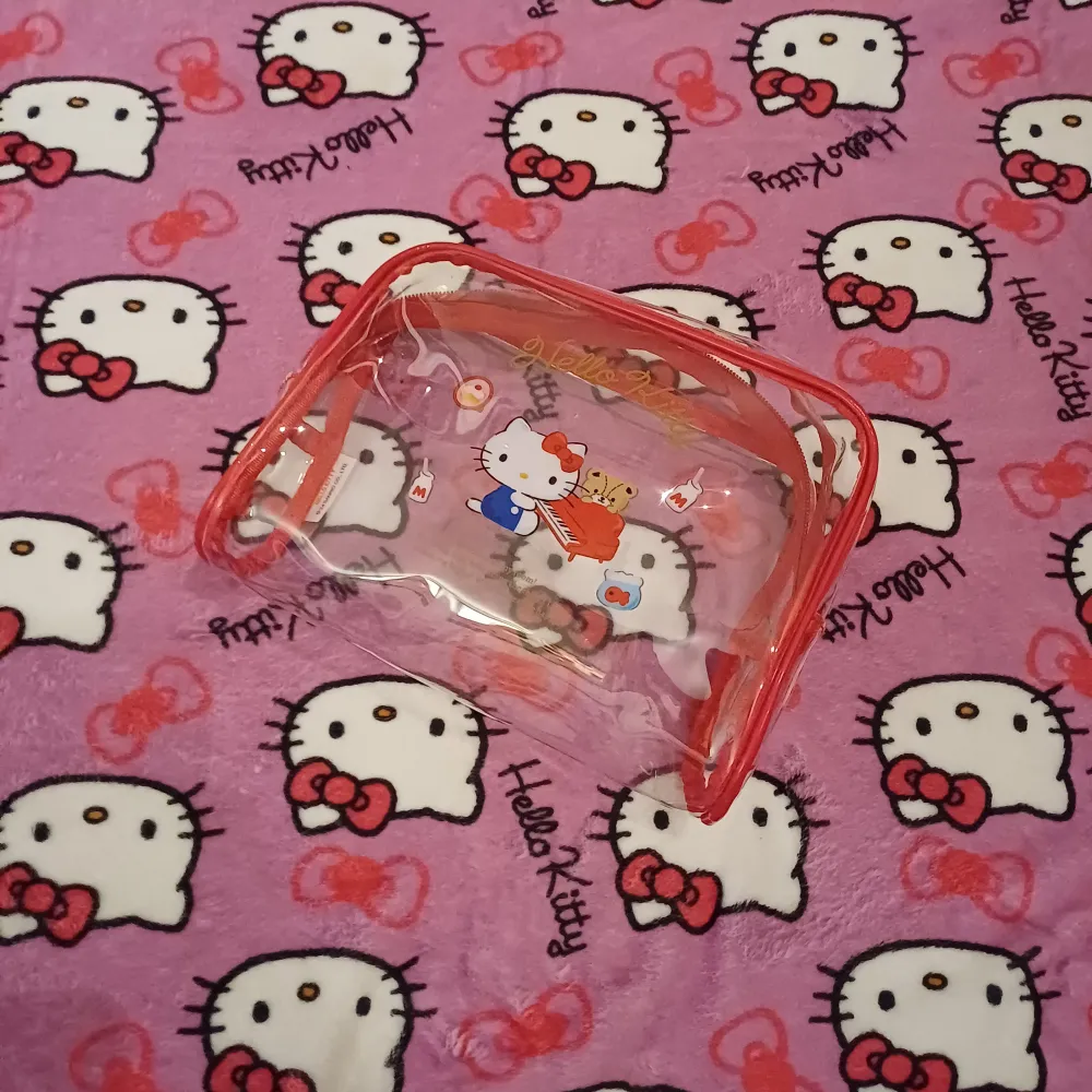 Fin oanvänd hello kitty Necessär . Övrigt.