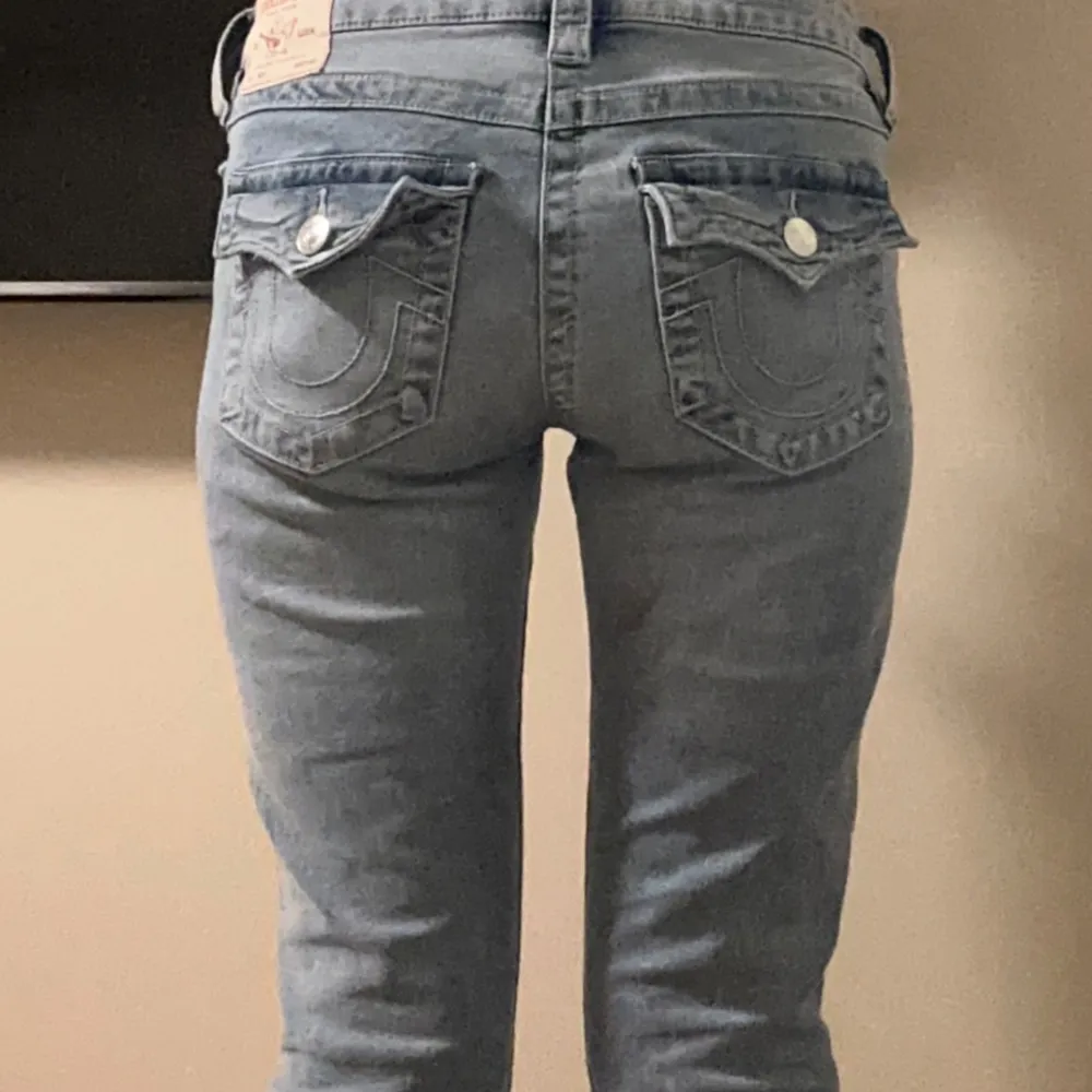 Helt nya bara testade i storlek w27 kan tänka mig byta mot w26 annars 1200 kr. Jeans & Byxor.