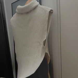 Stickad turtelneck - Stickad offwhite turtelneck från Gina tricot, strl S