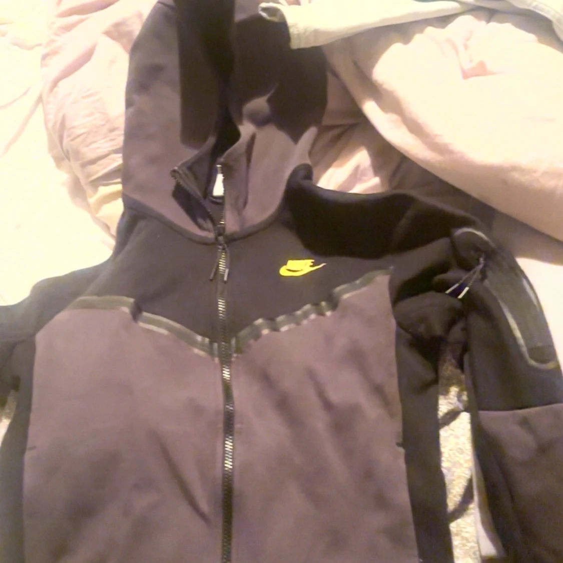 Säljer 2 Nike tech fleec - 92