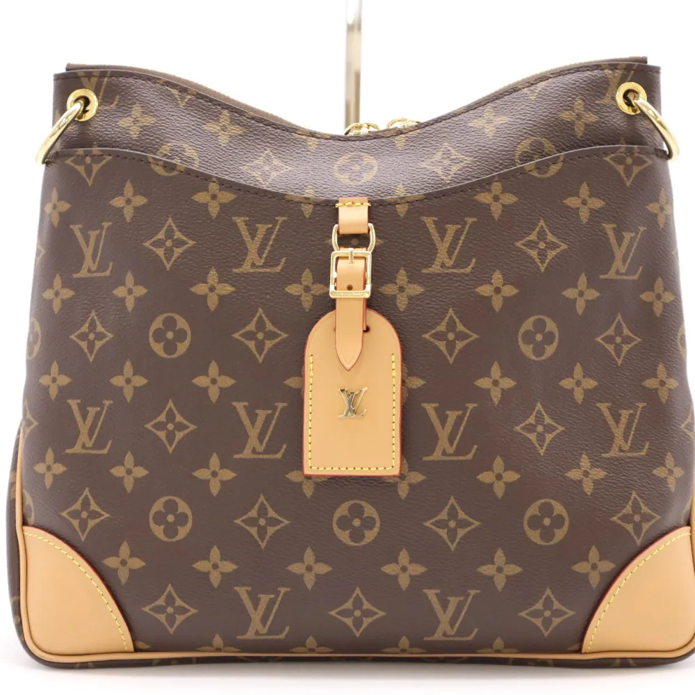 Louis Vuitton Monogram Odeon MM in excellent condition rigorously inspected to ensure quality. . Väskor.