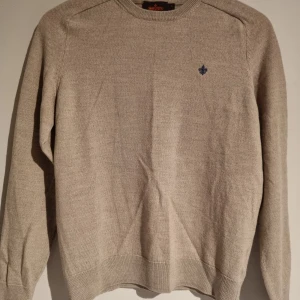 Morris tröja 100% merino ull - Hej, jag säljer denna Mortis tröja eftersom den blev för liten. Endast använd 2 gånger. Nypris ca 1500kr Nyskick