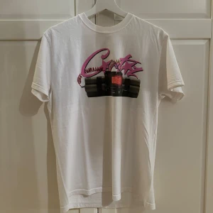 Cortiez bomb tshirt (rosa) - Cortiez tshirt köpt förra året, sällan använd. Storlek M, pm ifall ni har frågor.  Köpt från cortiez hemsidan Priset är fast