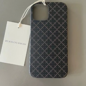 Malene Birger skal - Säljer nytt skal från malene biger❤️🙏🏼 hör av er vid frågor! För iPhone 12 pro Max!