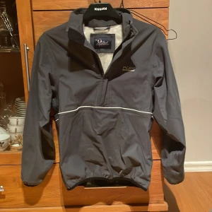Peak performance jacka - Säljer nu min peak performance som är i gore-tex material. Den är använd ett fåtal gången och är i fint skick.
