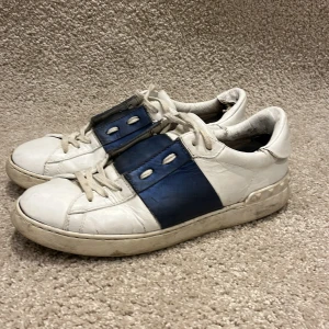 Valentino open - Snygga men väldigt använda valentino open för bra pris. Perfekta om man letar efter lite billigare skor 💫 Storlek 41