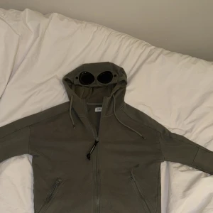 Cp company tröja - Väldigt Bra skick, vid snabb affär kan jag tänka mig att gå ner lite