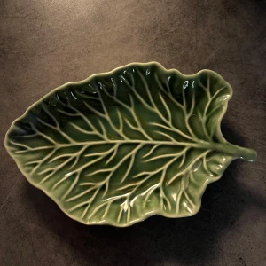 Fat - Grönt fat som ett löv/salladsblad 