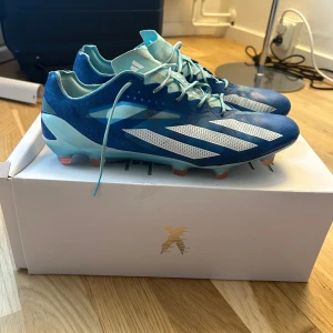Adidas x crazyfast - 9/10 skick, knappt använda. Nya snören medföljer också. Nypris 3499kr.