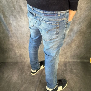 Dondup George Jeans  - // Dondup George jeans | storlek w32, benlängd: 107cm, midjemått: 42cm | Nypris runt 4000 | Kontakta för fler frågor eller funderingar // Deluxecloset 