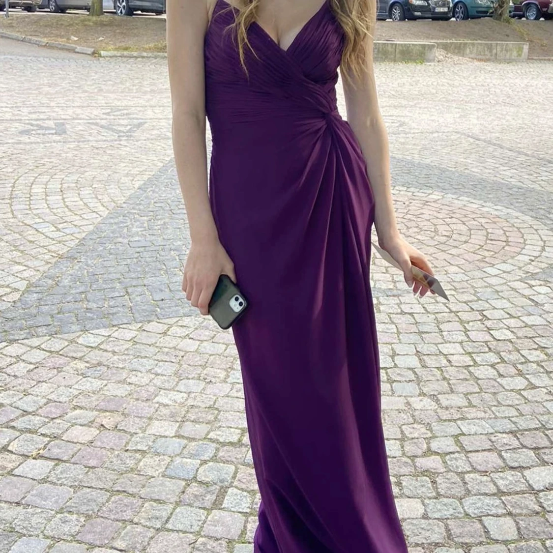 Mörklila balklänning från JJ's House