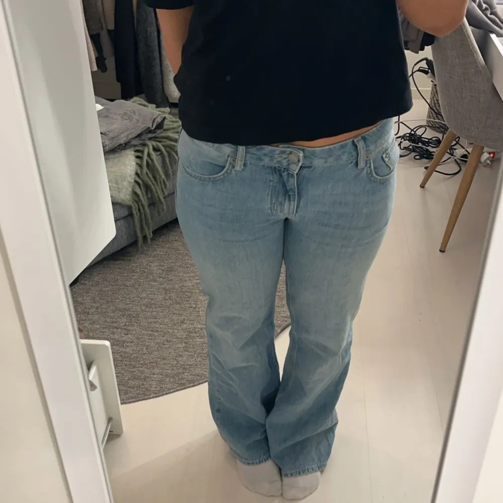 Säljer även dessa superfina jeansen från lager 157 som är lågmidjade och lite pösigare i modellen. Dessa knappt använda och är i väldigt bra skick.🌸. Farkut & Housut.