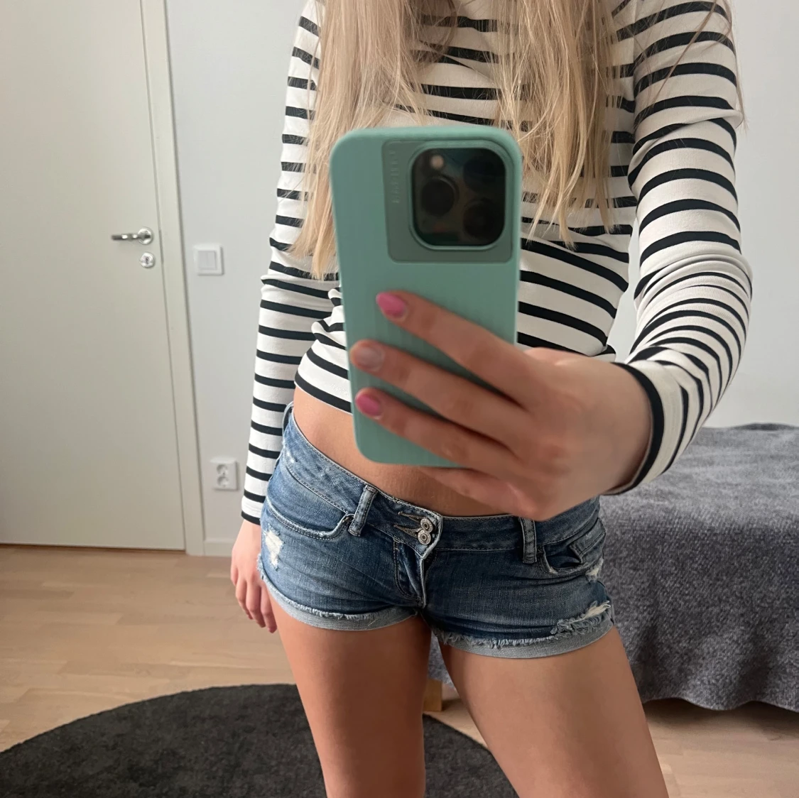 Blå korta jeansshorts - 2