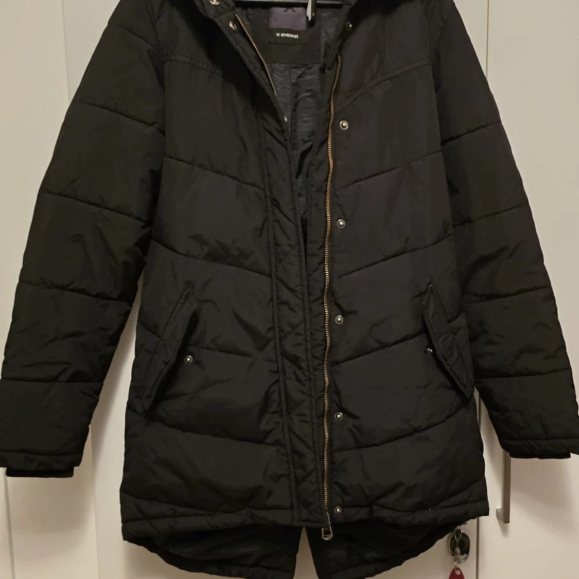 Svart dunjacka från Esprit