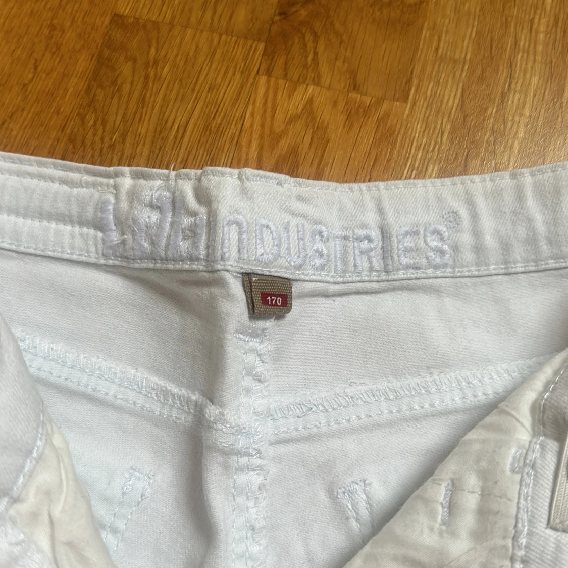 Vita jeans från lab industriers  - 2