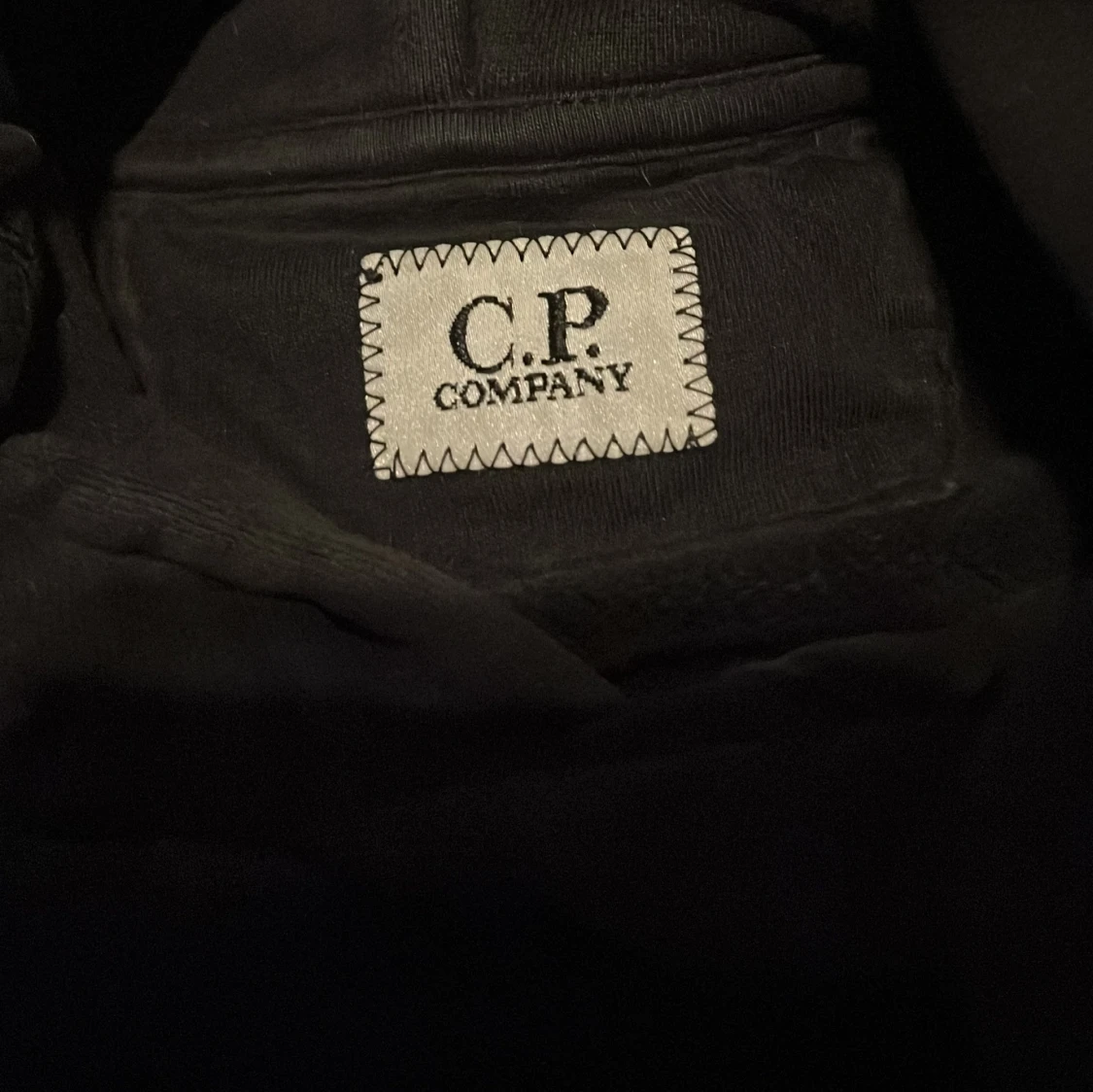 Svart hoodie från C.P. Company 100% äkta me Scan o original prislapp - 4