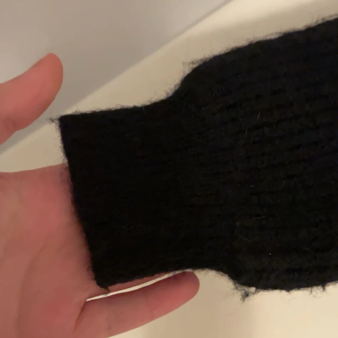 Svart stickad kofta med knytband - 2