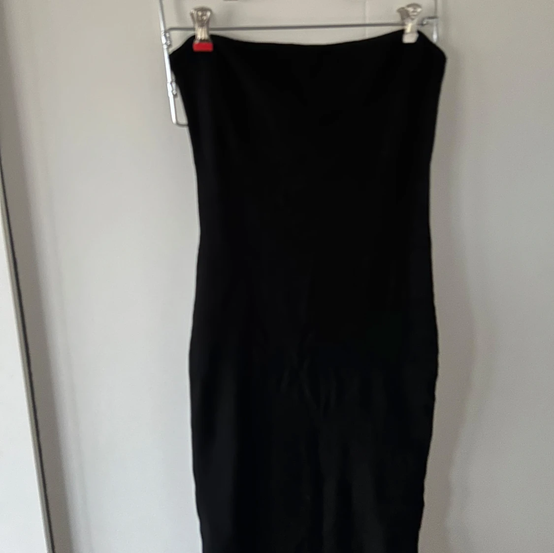 Svart ribbad tubklänning - 1