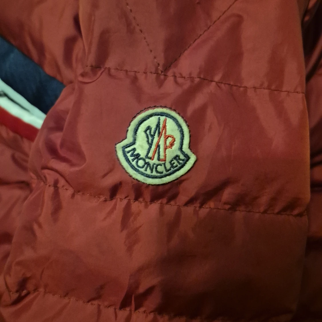 Röd dunjacka från Moncler - 3