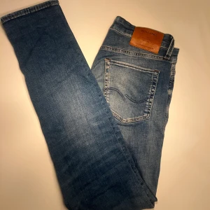 Jack & Jones slim/glenn 357 - ❗️Feta Jack & Jones slim/glenn 357 i toppskick!          Nypris 899 på Jack and Jones, säljes för 300kr!!   W29 L34.                                                                      Kom privat vid frågor❗️