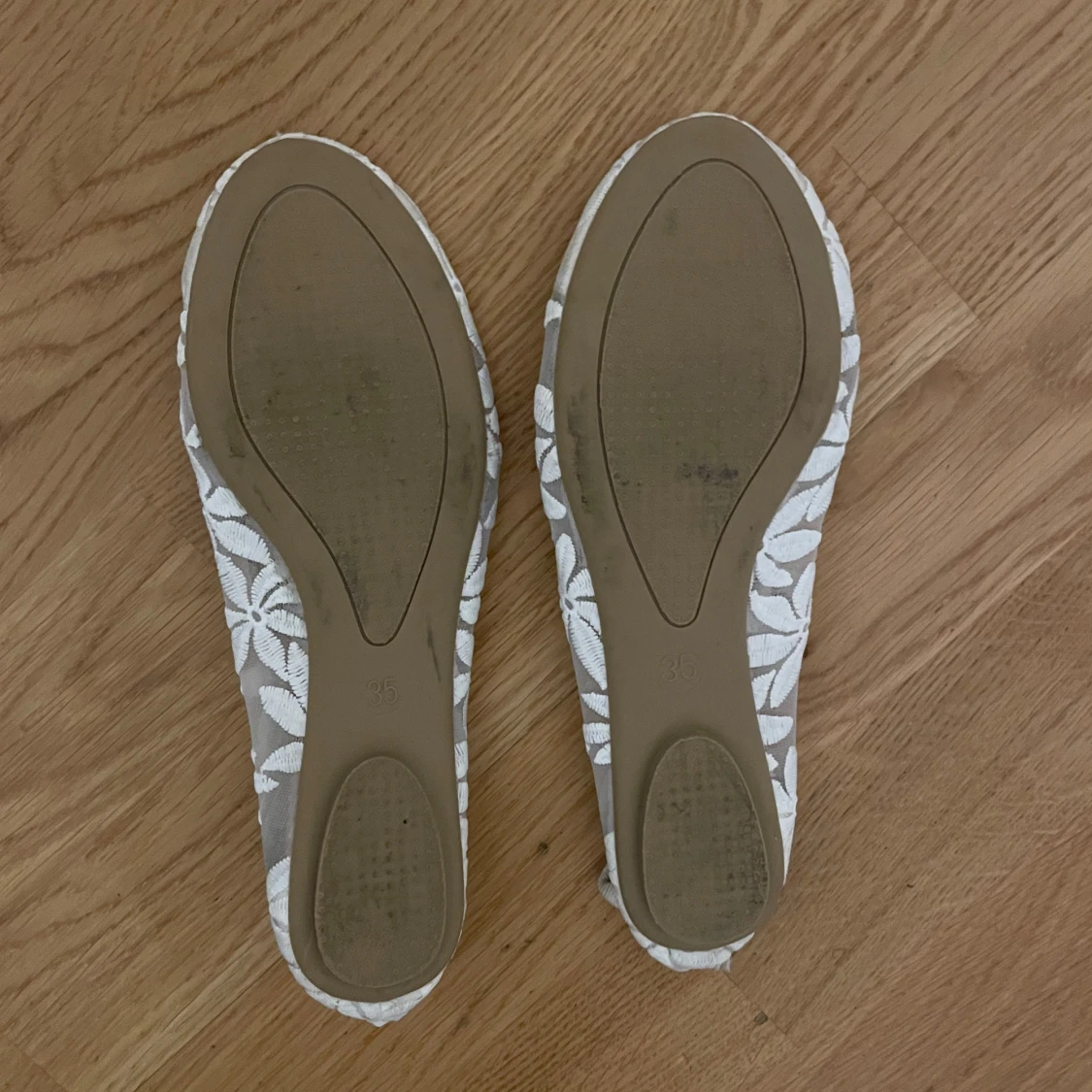 Vita blommiga ballerinaskor - 1