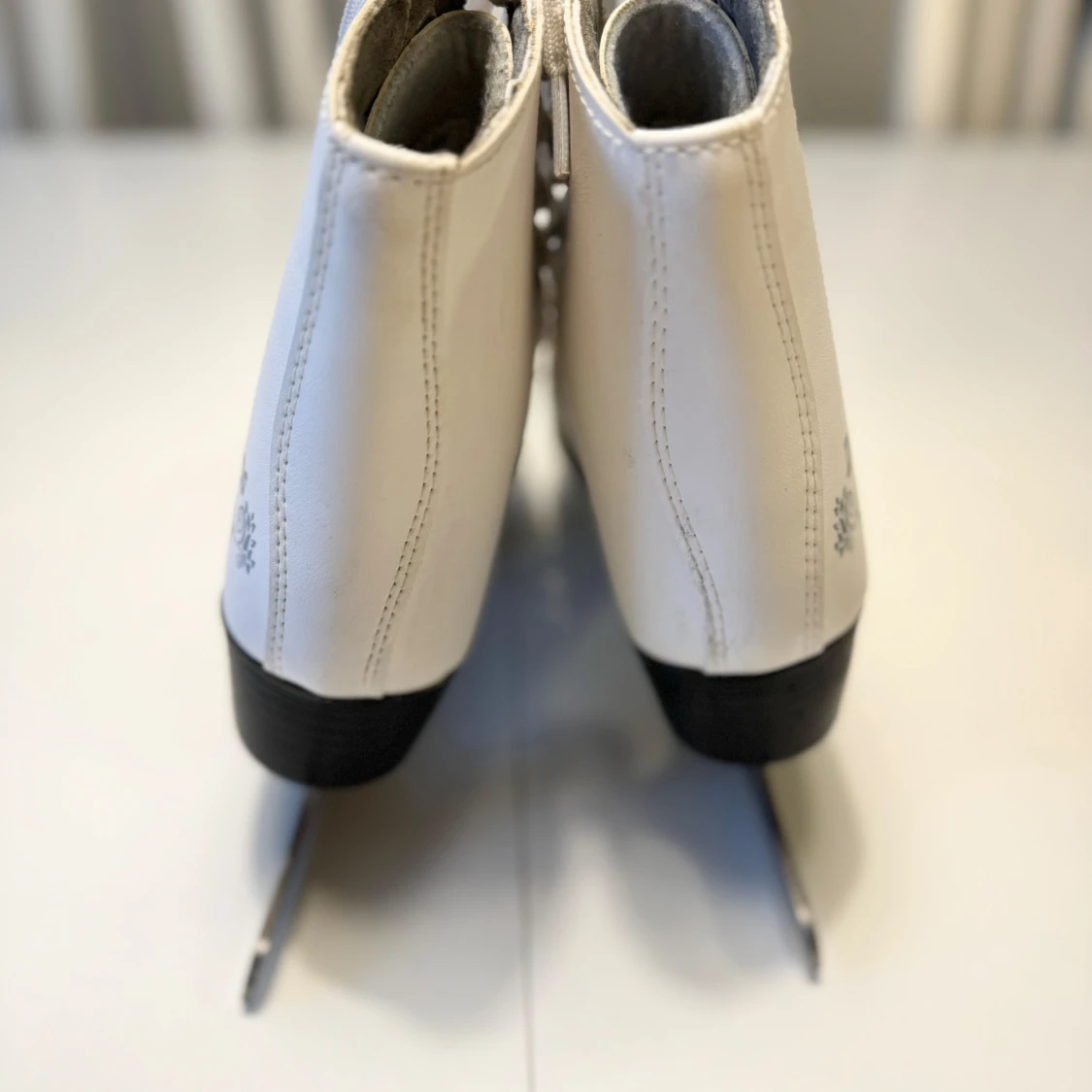 Stl 36 Vita konståkningsskridskor från Davos - 2