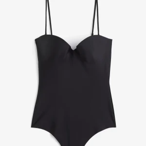 HM body  - Fin body som inte kommer till användning. Storlek 80B skulle säga att de är en s/m