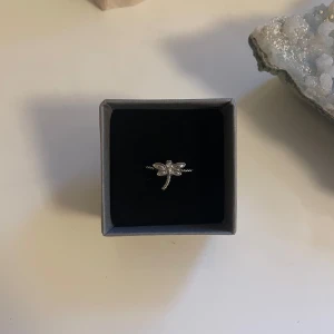 Lizzy ring - 55kr/st, justerbara, gjorda i rostfritt stål vilket innebär att de inte färgar av sig eller tappar färg💞 Beställ via Plick eller Ebnorth.quickbutik.se🤗