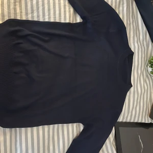 Merinoull tröja  - Säljer en helt ny merinoull tröja så den är för liten för mig. Storlek S 