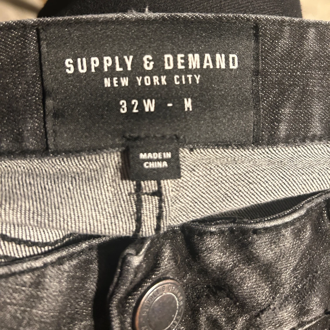 Svarta jeansbyxor från Supply & Demand - 1