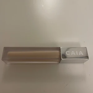 Concealer från CAIA - CAIA It's Iconic Satin Radiance Concealer i färg 1W, endast testad ❣️ 