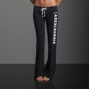 Abercrombie & fitch sweatpants  - Lågmidjade abercrombie sweatpants storlek xs men passar också s, logan är lite annorlunda så fråga om bilder innan du köper!