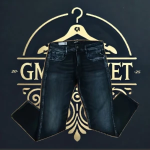 Replay Jeans - Svarta Slimfit replay jeans i mycket bra skick och riktigt stilrent plagg. Bara att skriva vid funderingar🙌✌️👊