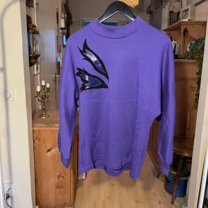 Lila sticka tröja  - Lila stickad tröja av märket noormie 