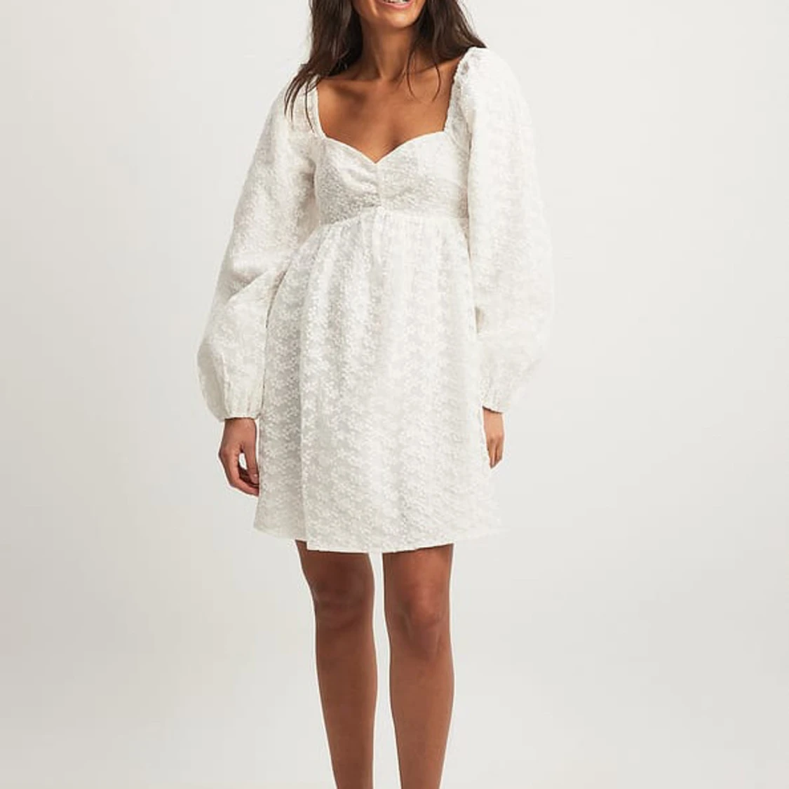 Vit spetsklänning från NA-KD - 1