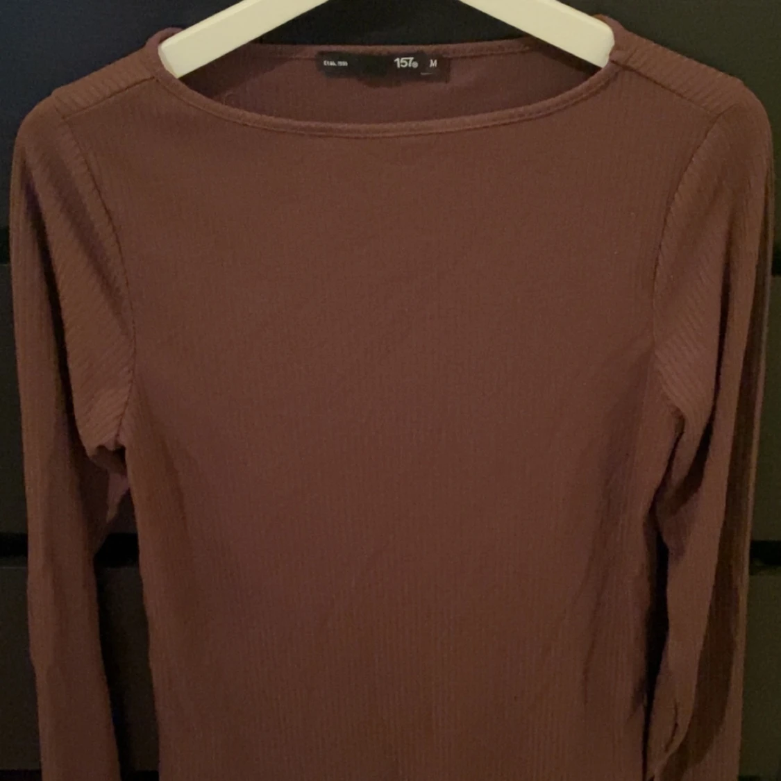 Brun ribbad tröja från 157