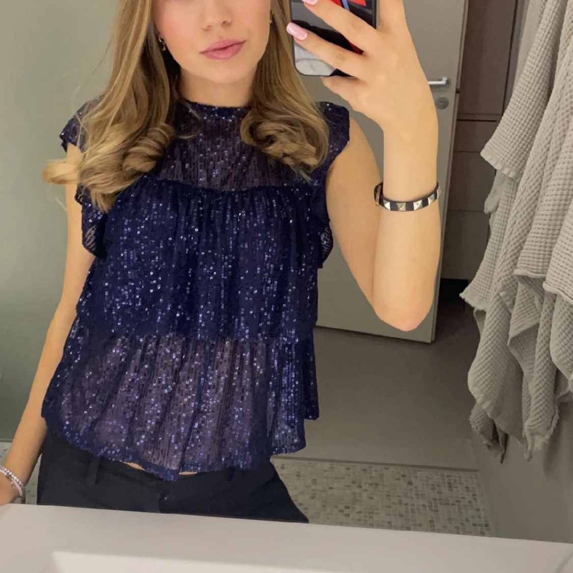 Mörkblå glittrig blus