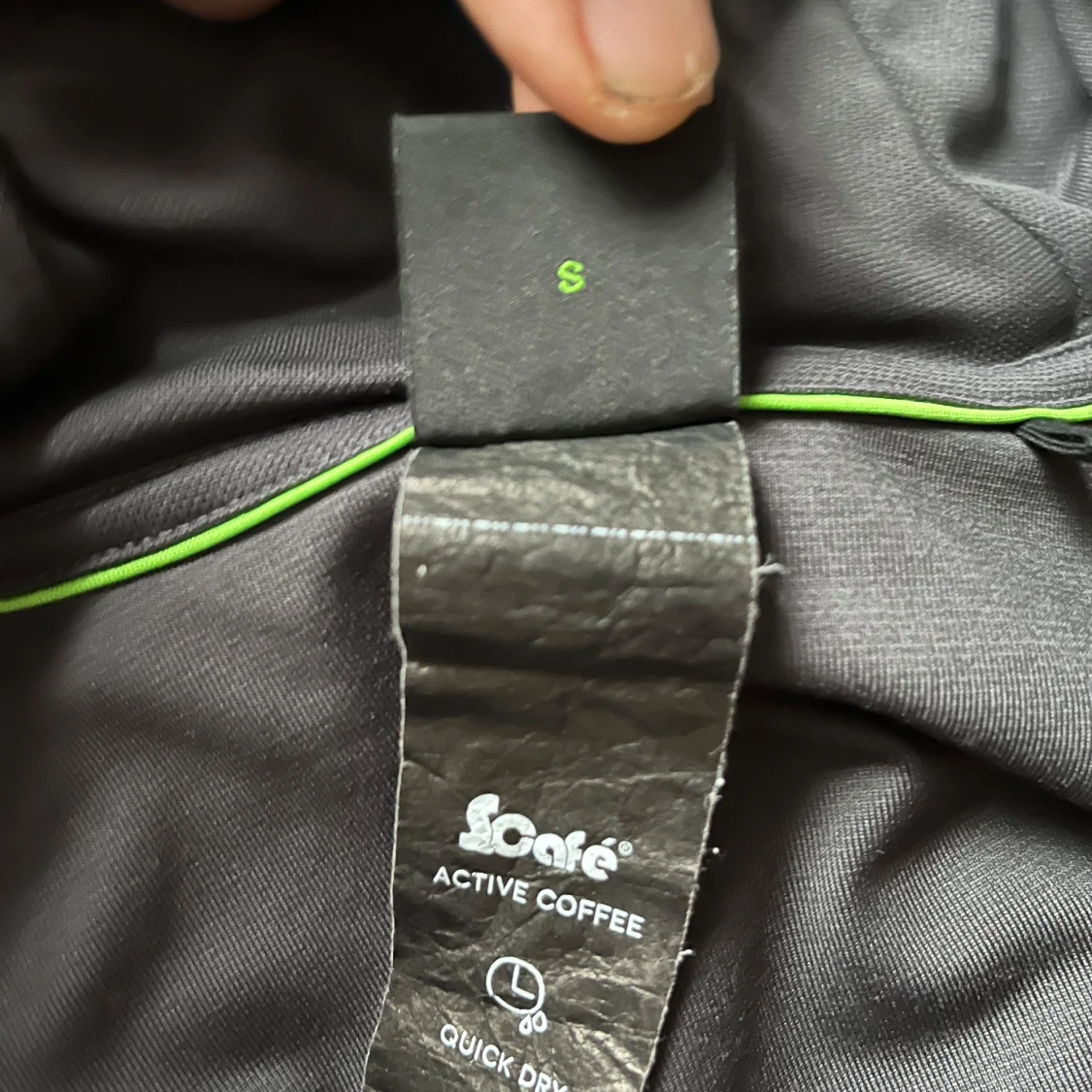 Tunnare mörk grå hoodie med mönster från Boss - 3