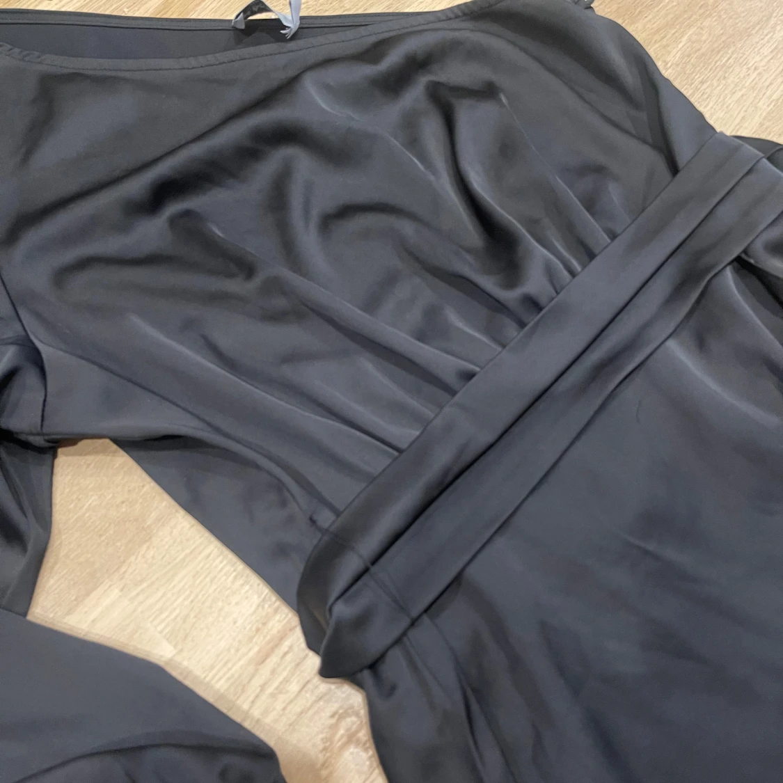 Svart omlottklänning - 1