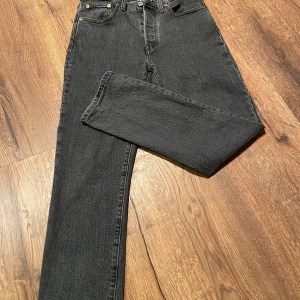 Levis 501 w27 L28 - W27 L28 Ny skick, bara använda någon gång. Ny pris 1099  Kvitto finns pris kan diskuteras 