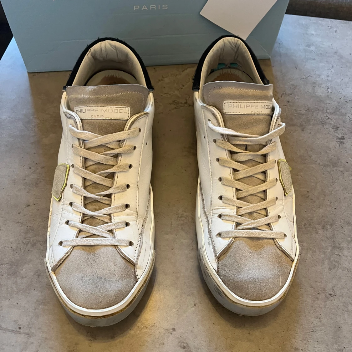 Vita sneakers från Philippe Model - 1